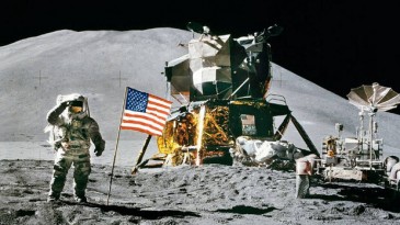 NASA Ay’a iki astronot gönderecek