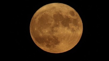 Ay, milyarlarca yıl önce Dünya’nın atmosferini Güneş’e karşı korudu