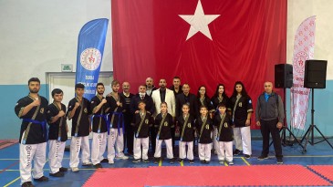 Altın Yumruk Bandırma’ya Madalyalar İle Döndü