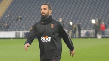 SON DAKİKA: Arda Turan futbolu bıraktı