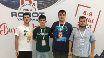 Recep Gencer’li Öğrenciler Robot Yarışmasında