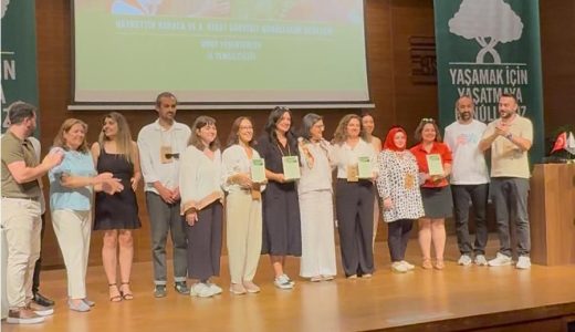 BANDIRMA TEMA SORUMLUSU ESİN EKŞİ’YE “UMUT YEŞERTENLER” ÖDÜLÜ